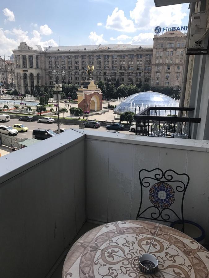 Apartment In The Heart Of Kyiv Exterior photo